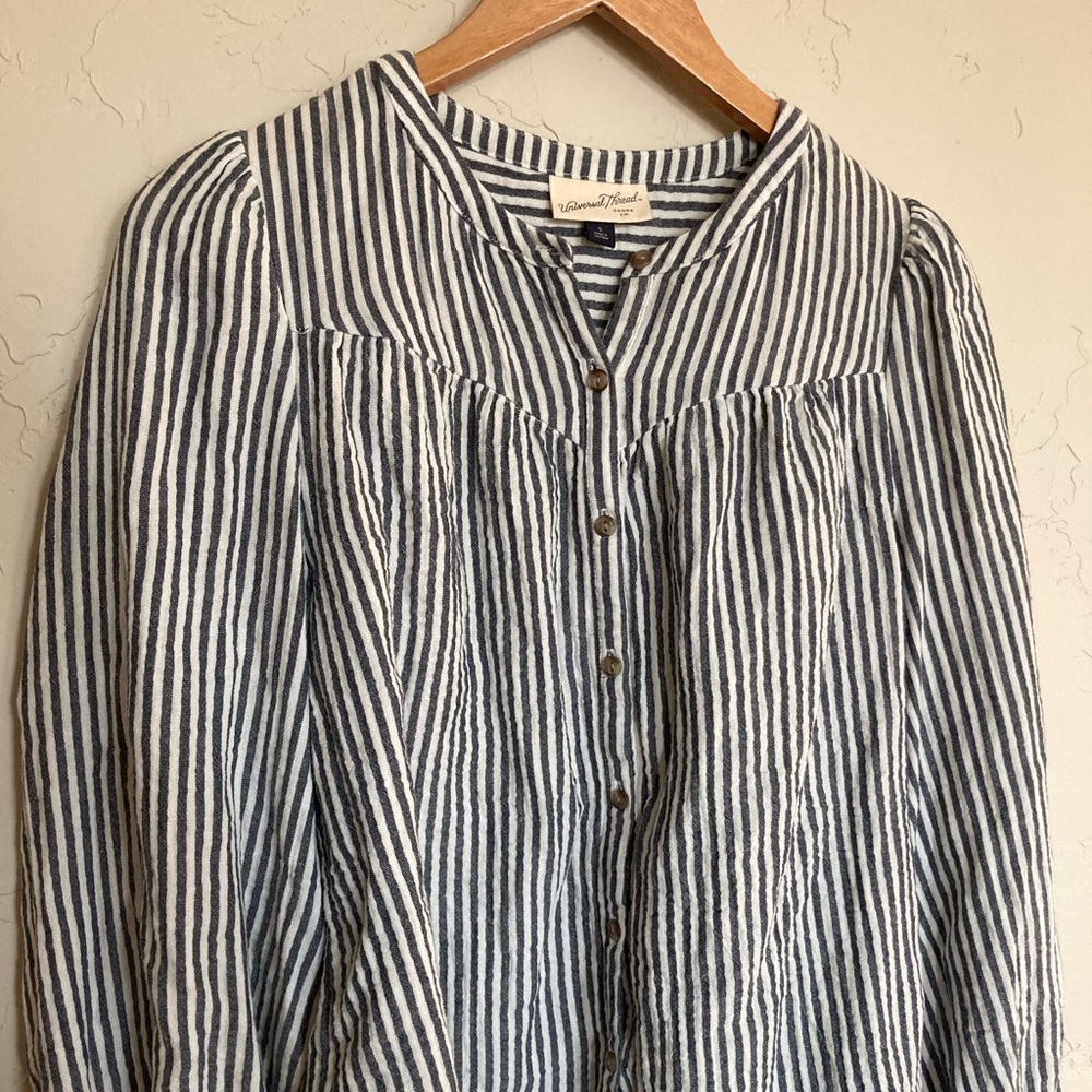 Universal Thread Striped Top - Picture 3 of 4